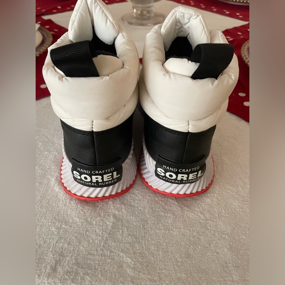 Sorrel Snow Sneaker like boot - Picture 4 of 4